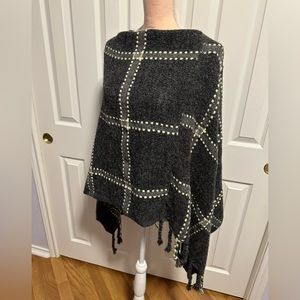 Plaid poncho with Tassles